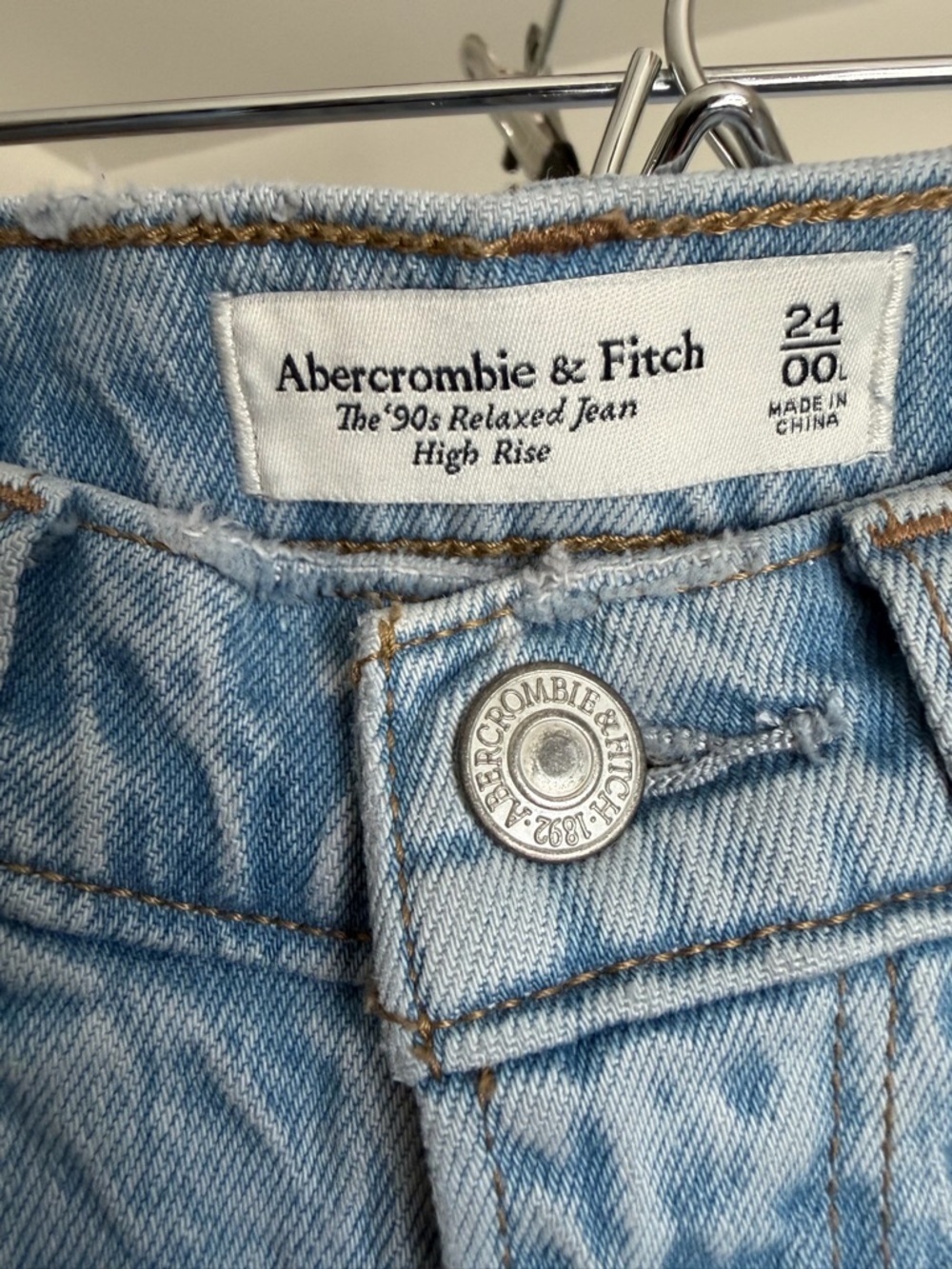 Abercrombie 90s Relaxed Jeans - High-Rise Straight Leg Jeans - Picture 3 of 4